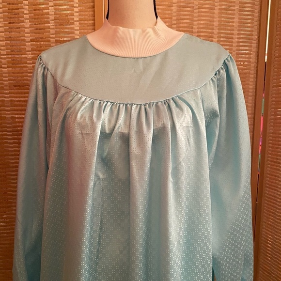 Vintage 1960s baby blue night gown women in size large. - Picture 2 of 10